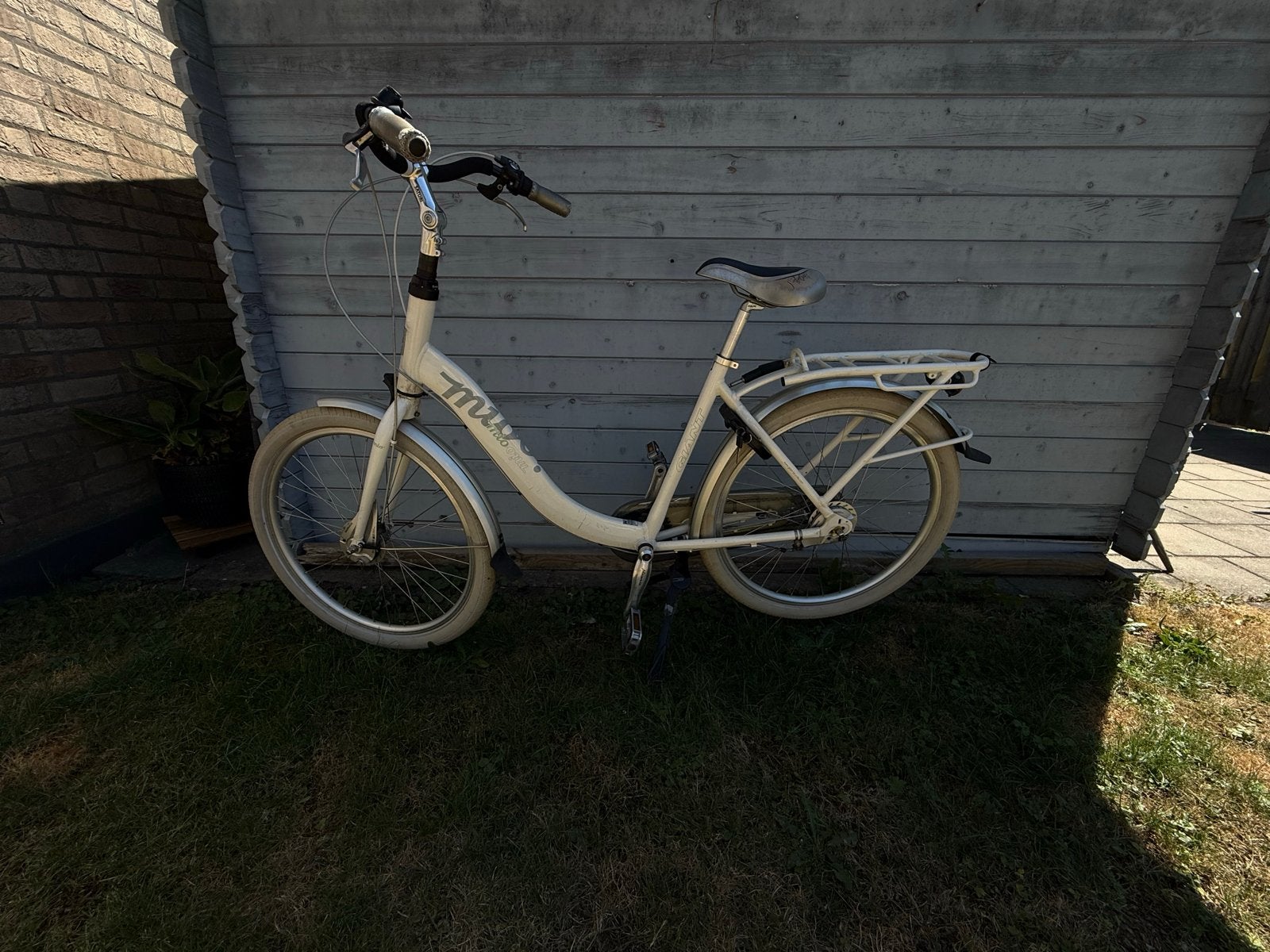 Witte damesfiets met lage instap en bagagedrager, Velgrem, Minder dan 47 cm, Ophalen, Overige merken