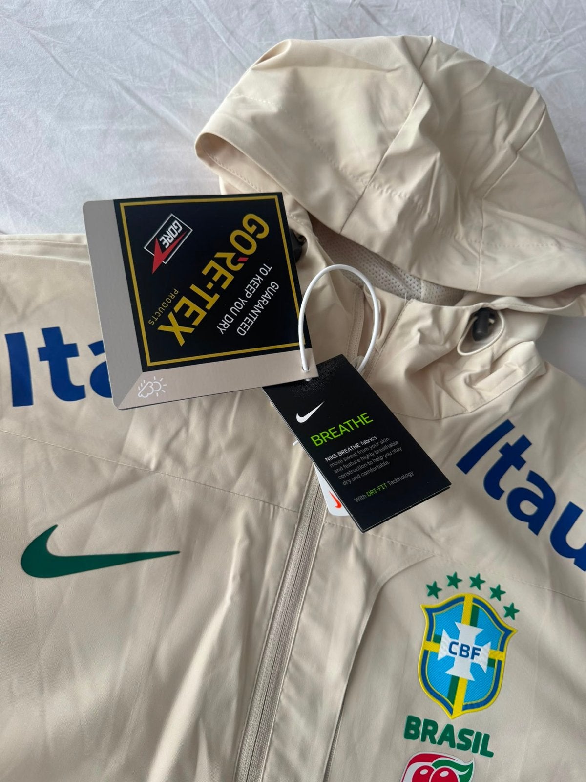 Nike Brasil Gore-Tex Jas - Nieuw met labels, Kleding | Heren, Ophalen of Verzenden, Nieuw, Overige maten, Beige