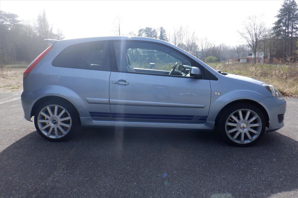 FORD Fiesta 2.0 16V ST 3D ST - 82.000KM - EERSTE EIGENAAR-NE, Auto's, Ford, Keurmerk '100% Onderhouden', 1037 kg, Gebruikt, Zwart