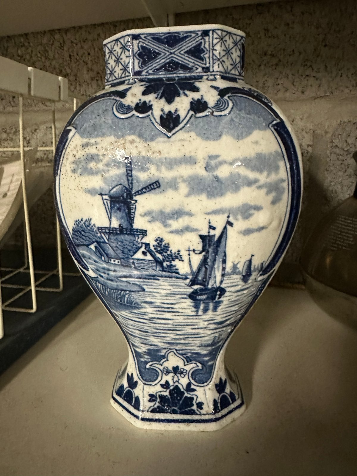 Antieke Delfts Blauwe Vaas met Molen en Schepen, Antiek en Kunst, Ophalen