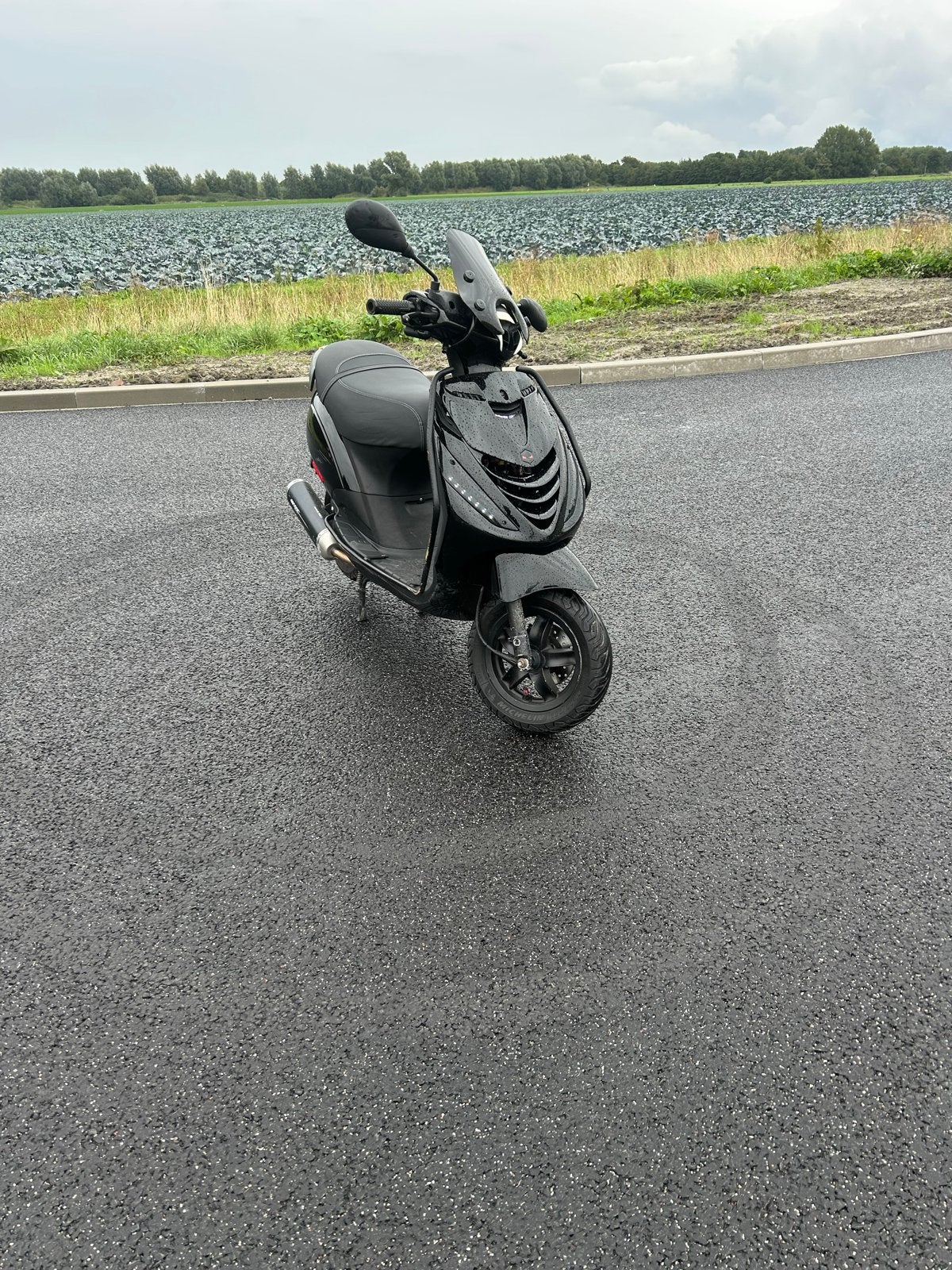 Piaggio Zip 4t -Zwart, Goed Onderhouden, Fietsen en Brommers, Ophalen, Gebruikt, Benzine, Zip