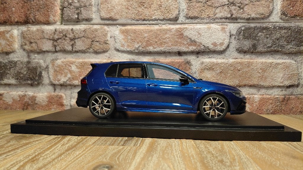 Volkswagen Golf MK8 R Blue OT413, Hobby en Vrije tijd, Modelauto's | 1:18, Ophalen, Zo goed als nieuw, Auto, OttOMobile