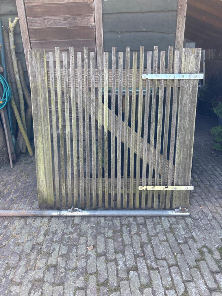 Houten tuinpoort met beslag, Tuin en Terras, Tuinhekken en Hekwerk, Met poort, Gebruikt, Ophalen of Verzenden, Tuinhek