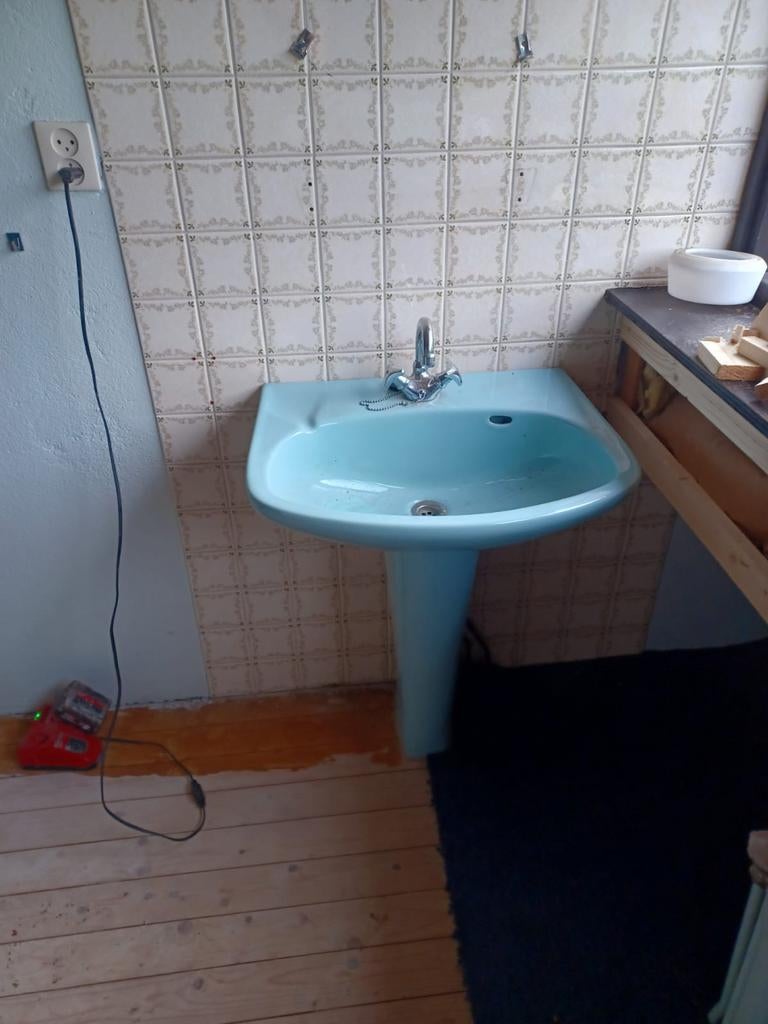 Retro Wastafel met Voet - Lichtblauw (zonder kraan), Doe-het-zelf en Verbouw, Sanitair, Ophalen, Gebruikt, Wastafel