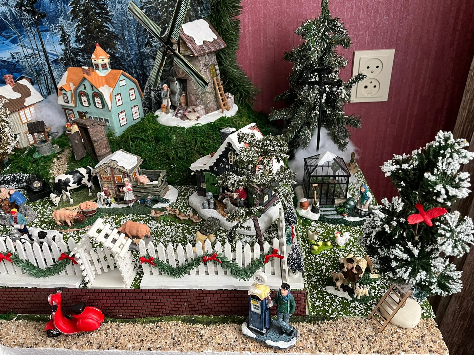 Compleet Kerstdorp met verlichting, veel bomen en figuurtjes, Ophalen, Zo goed als nieuw
