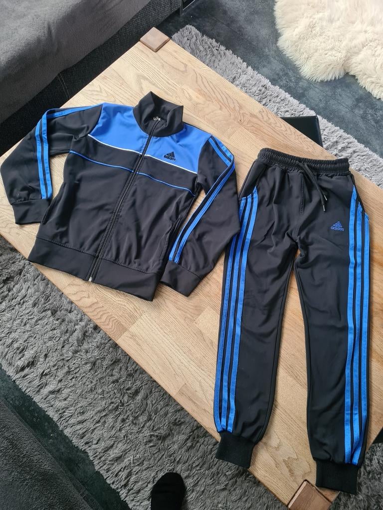 Adidas trainingspak maat 134/140, Adidas, Sport- of Zwemkleding, Ophalen of Verzenden, Zo goed als nieuw