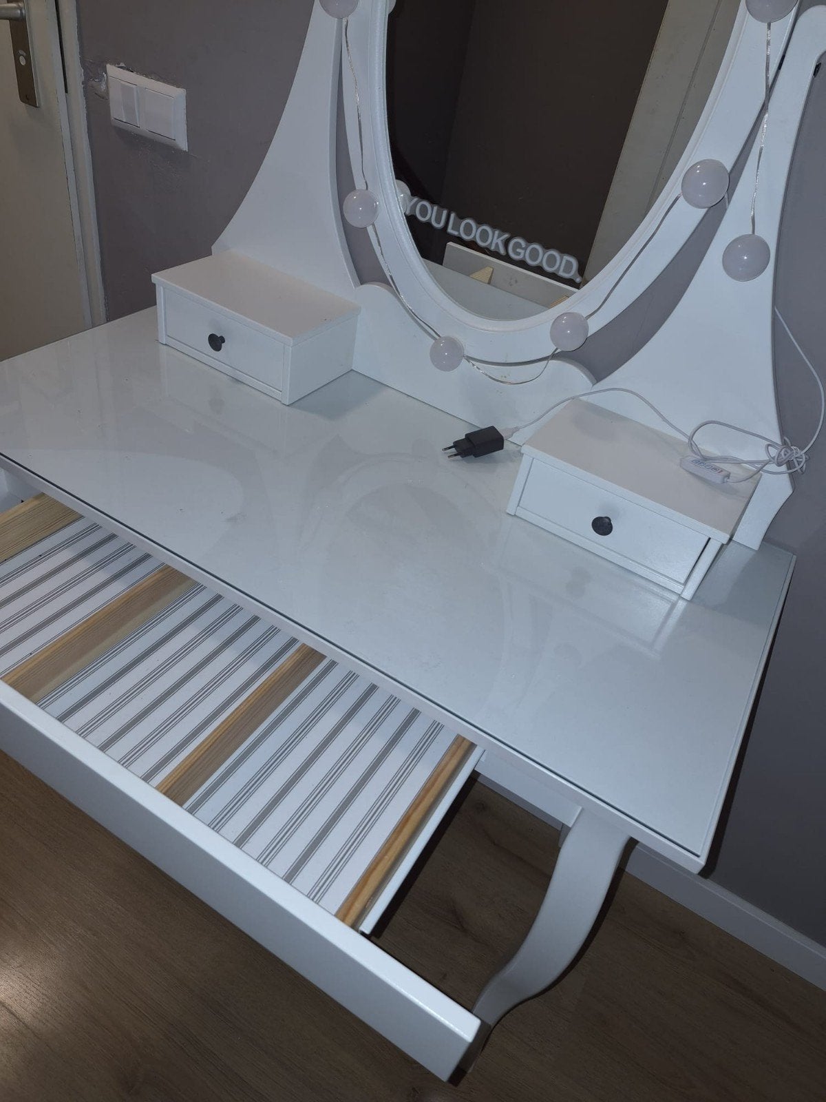 Witte kaptafel met spiegel en lades