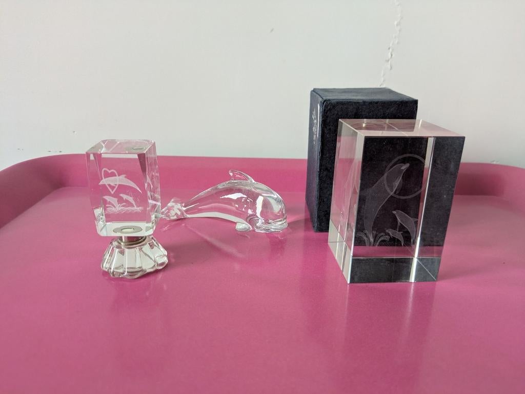 In glas gegraveerde dolfijnen en beloega, Ophalen of Verzenden, Zo goed als nieuw, Dier