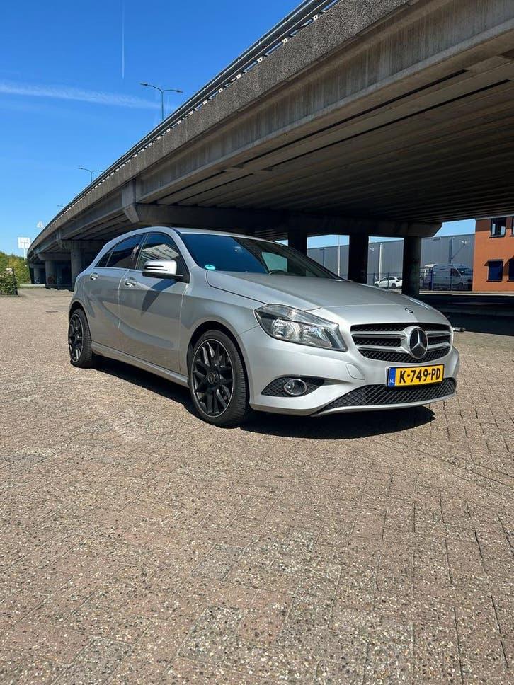 Mercedes-Benz A-Klasse A180 1.6 Blue Efficiency 2012 Grijs, Voorwielaandrijving, 4 cilinders, Leder en Stof, 122 pk