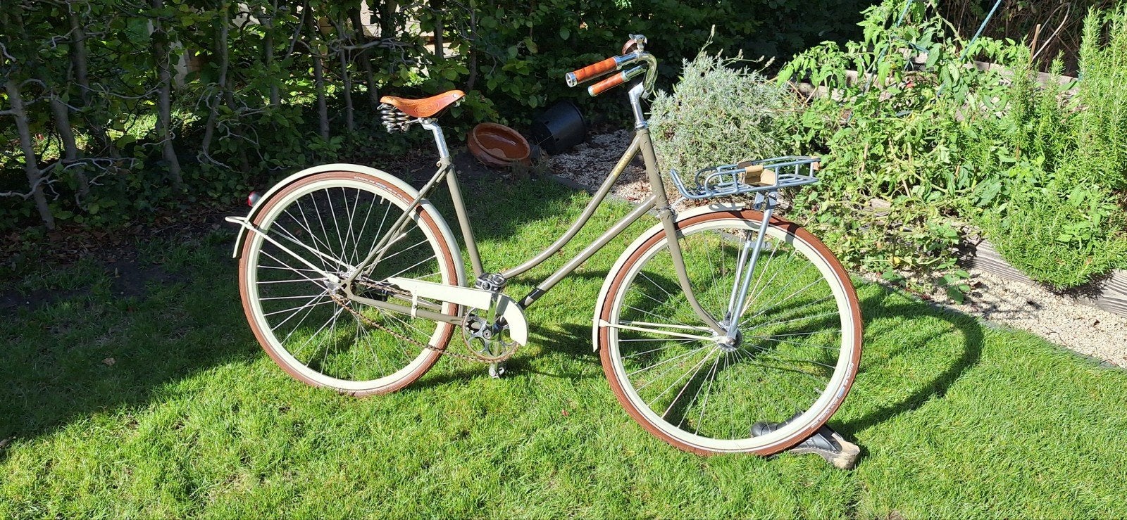 Achielle damesfiets met Basil rek en mand, Fietsen en Brommers, Ophalen, Gebruikt, Overige merken, Versnellingen