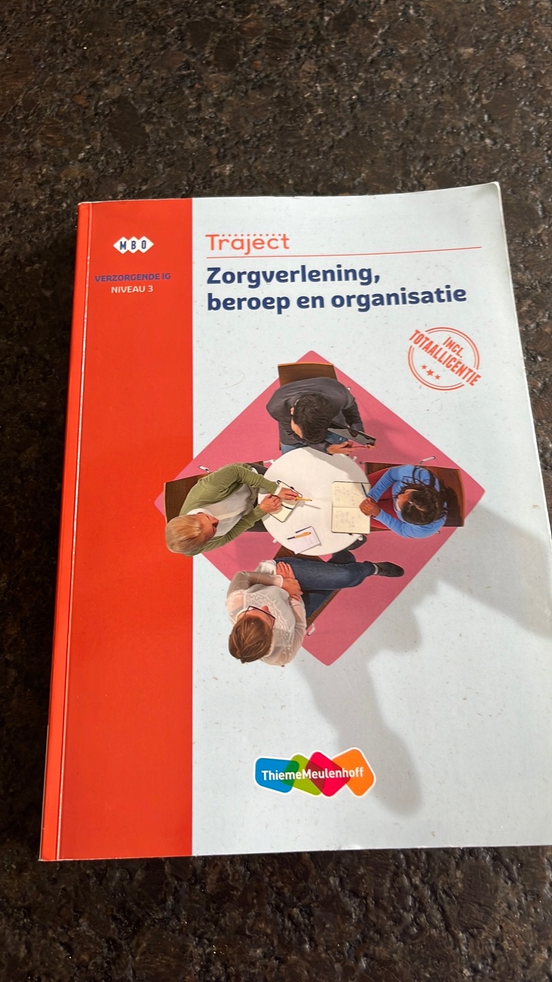 Verzorgende IG   Zorgverlening beroep en organisatie, Boeken, Ophalen of Verzenden, Beta, Zo goed als nieuw, MBO