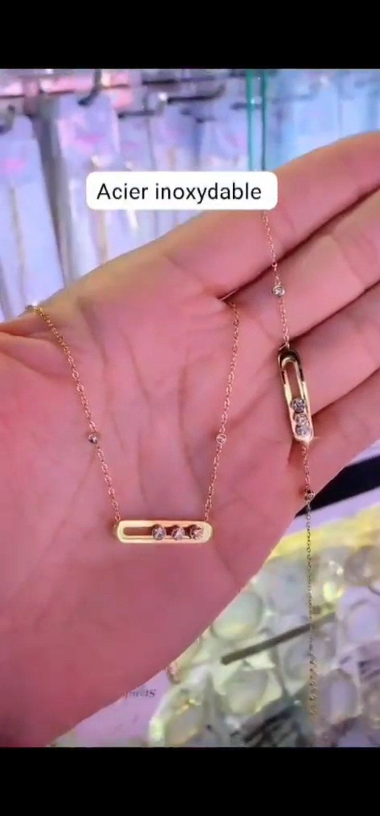Gouden kleur  ketting met klavertje vier en turquoise steent, Nieuw, Ophalen of Verzenden, Goud, Overige materialen