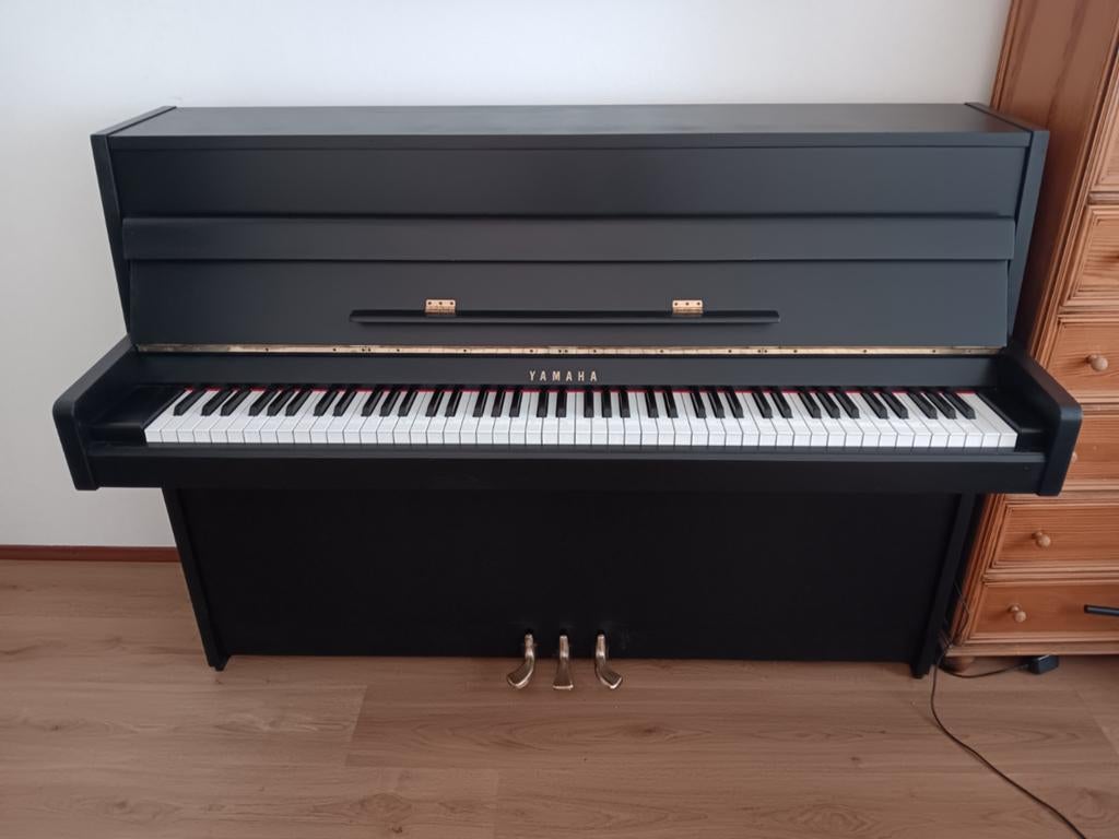 T.k Van Pianostemmer een  Yamaha Piano met GRATIS VERVOER ., Ophalen of Verzenden, Gebruikt, Zwart