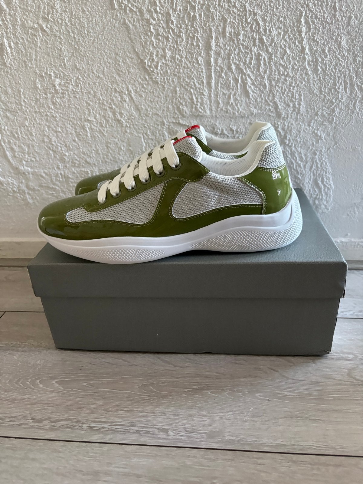 Prada Sneakers - Zo goed als nieuw maat 41, Ophalen of Verzenden, Zo goed als nieuw, Groen, Sneakers of Gympen