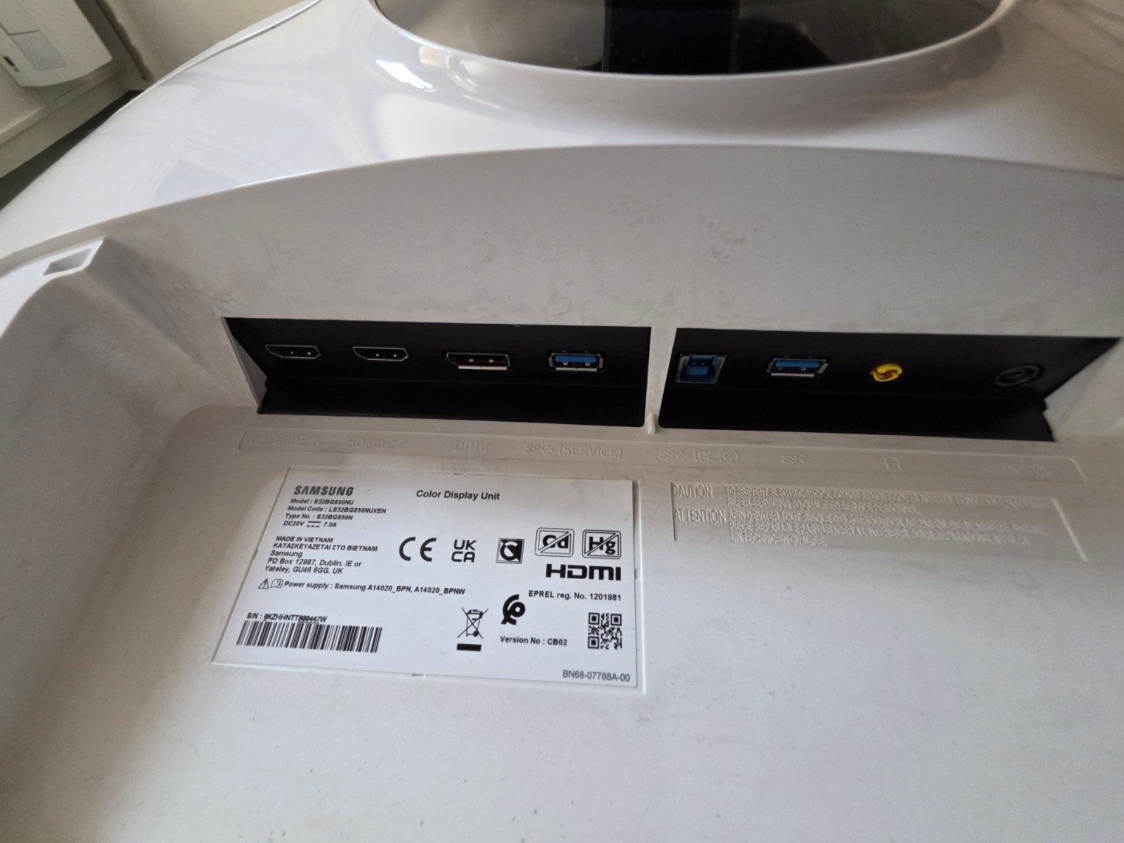 Foto 6 van Samsung Odyssey Neo G8 S32BG850NP Curved 240Hz Monitor