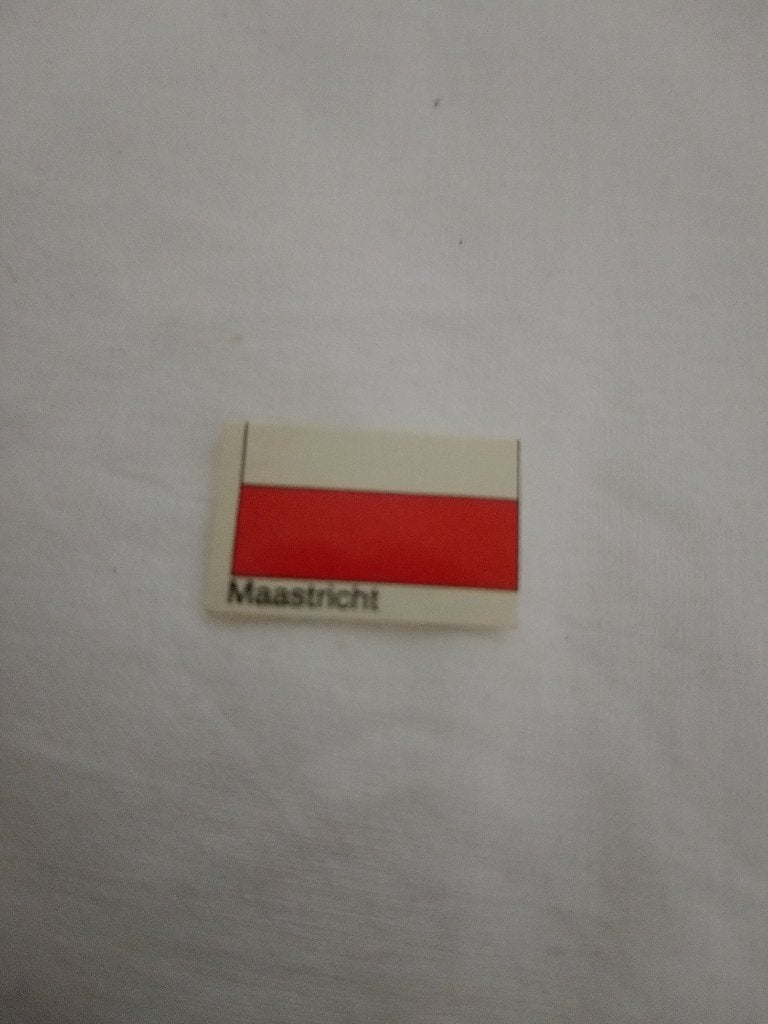 klein stickertje van de oude vlag van Maastricht, Verzenden
