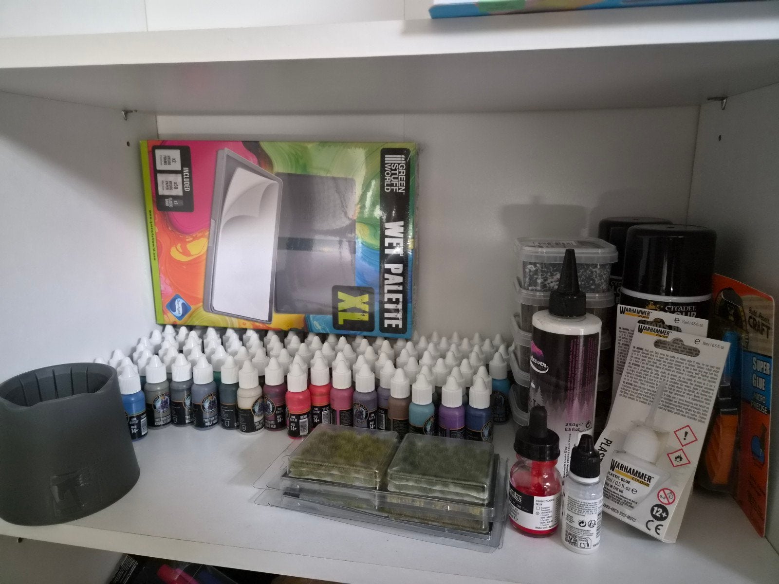 100+ Two thin coat, primer, brushes, glue, wet palette etc, Ophalen of Verzenden, Nieuw, Overige soorten