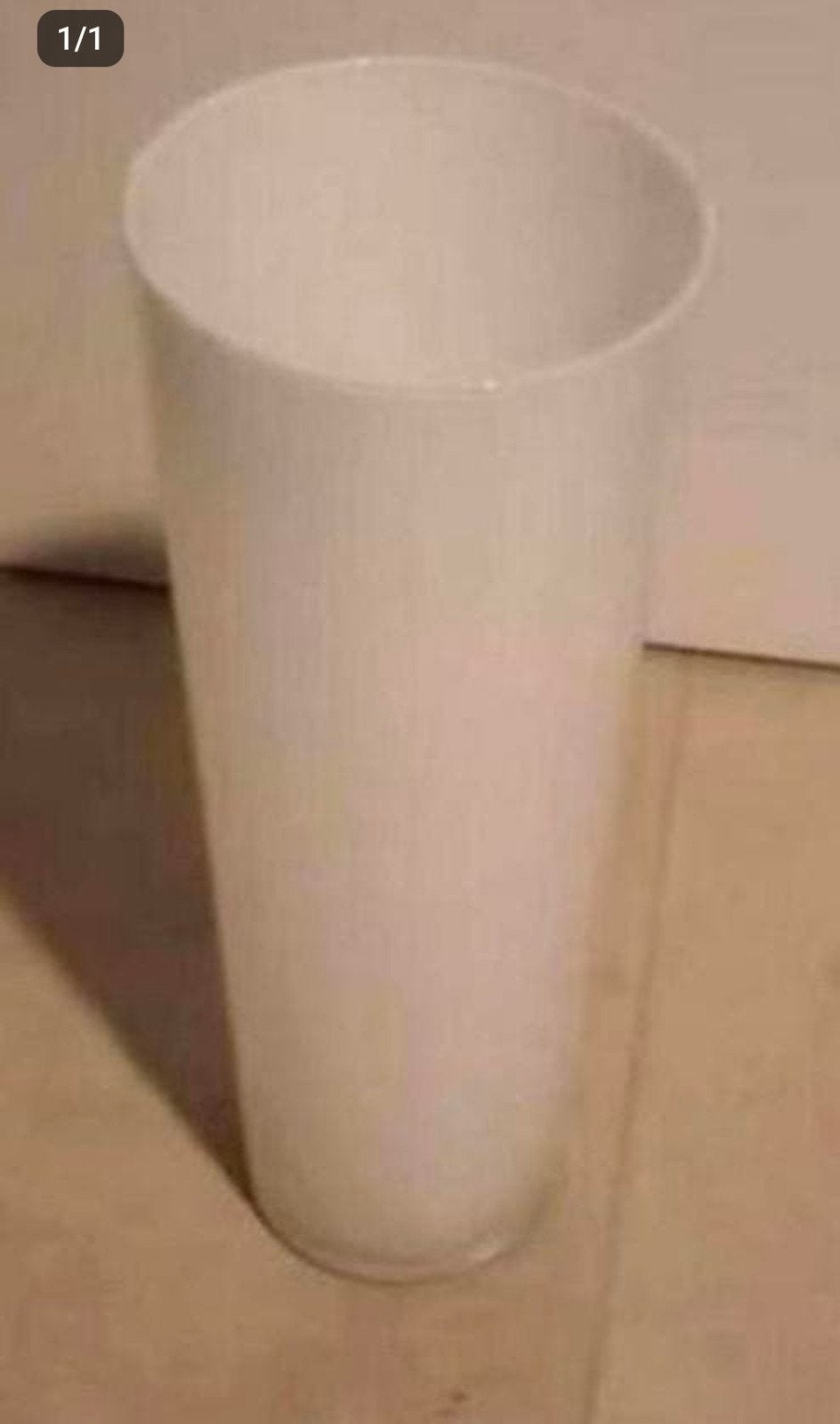 hoge vaas art living 40 cm prijs 2,50

interesse stuur me ee, Ophalen of Verzenden