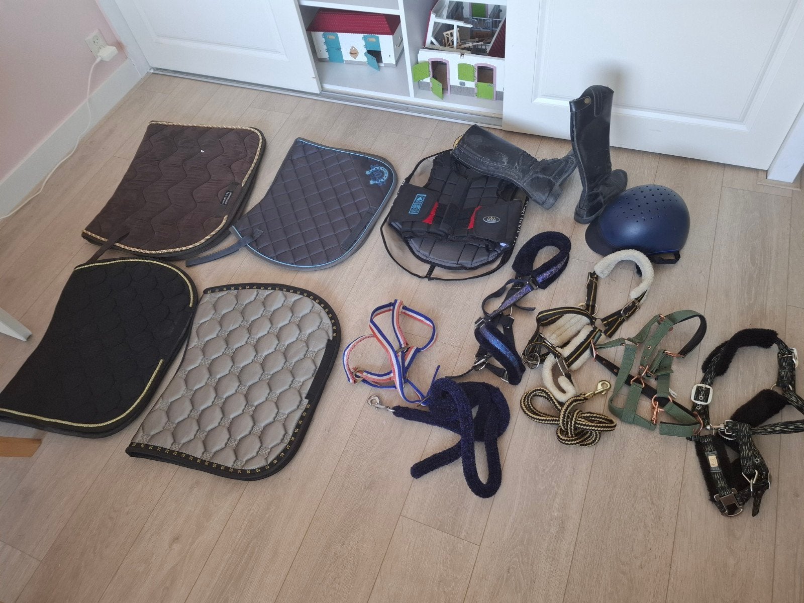 Pony spullen Epplejack- body protector, cap, leren laarzen,, Dieren en Toebehoren, Paarden en Pony's | Hoofdstellen en Tuigage