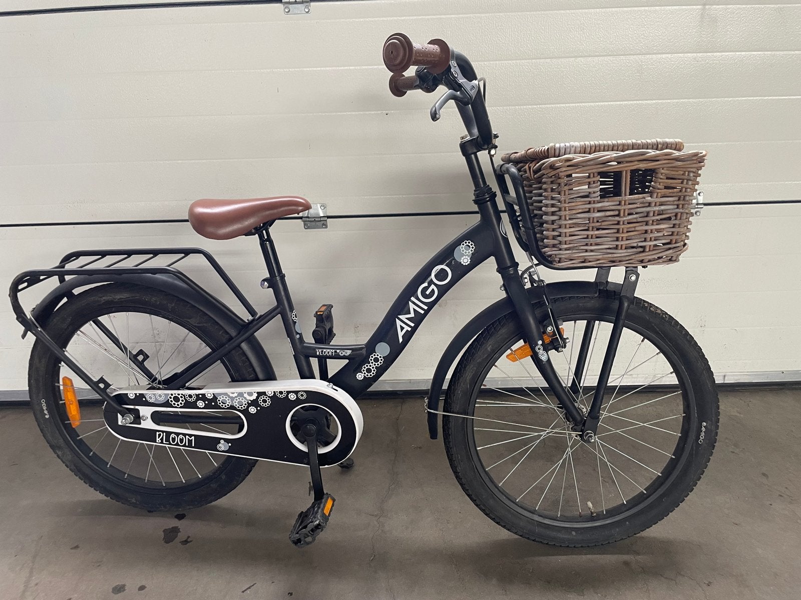 Amigo Bloom Kinderfiets 20 inch met mandje, Ophalen, Gebruikt, Terugtraprem, 20 inch of meer