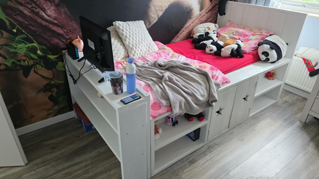 Stevig stijgerhouten kinderbed met opbergruimte, Ophalen, 85 tot 100 cm, Gebruikt, Lattenbodem
