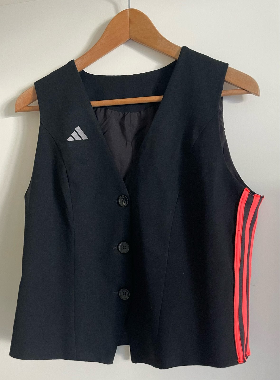 Uniek gerestyled zwart gilet met neon oranje Adidas strepen, Ophalen of Verzenden, Zo goed als nieuw
