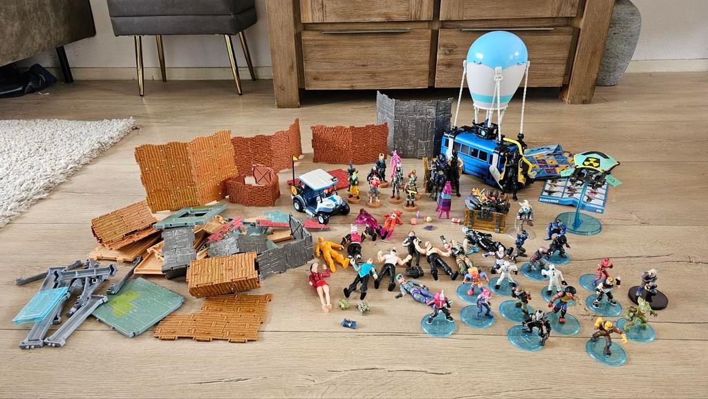 Fortnite Speelgoed: Battle Bus, poppen en bouwsets, Ophalen, Zo goed als nieuw