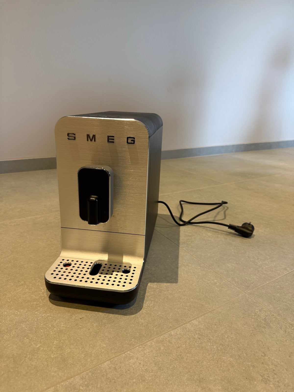 Smeg BCC11BLMEU Volautomatische Espressomachine, Espresso apparaat, Zo goed als nieuw, 2 tot 4 kopjes, Koffiebonen