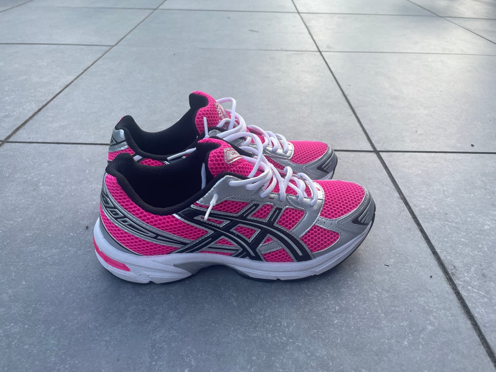 Asics hardloopschoenen roze/zilver - Maat 41.5, Sport en Fitness, Loopsport en Atletiek, Hardloopschoenen, Ophalen of Verzenden