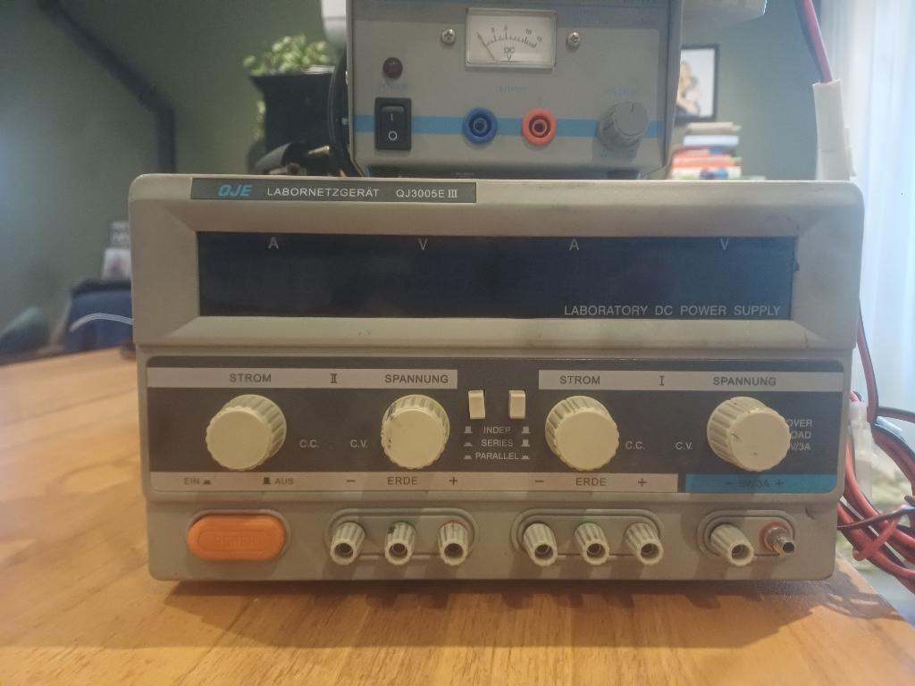 Dubbele 0-30V / 0-3A Labvoeding  Regelbare Voeding, Ophalen, Zo goed als nieuw