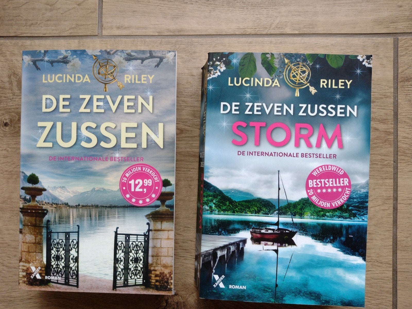 De Zeven Zussen - Deel 1 & 2 (Lucinda Riley), Boeken, Lucinda Riley, Ophalen of Verzenden, Zo goed als nieuw, Nederland