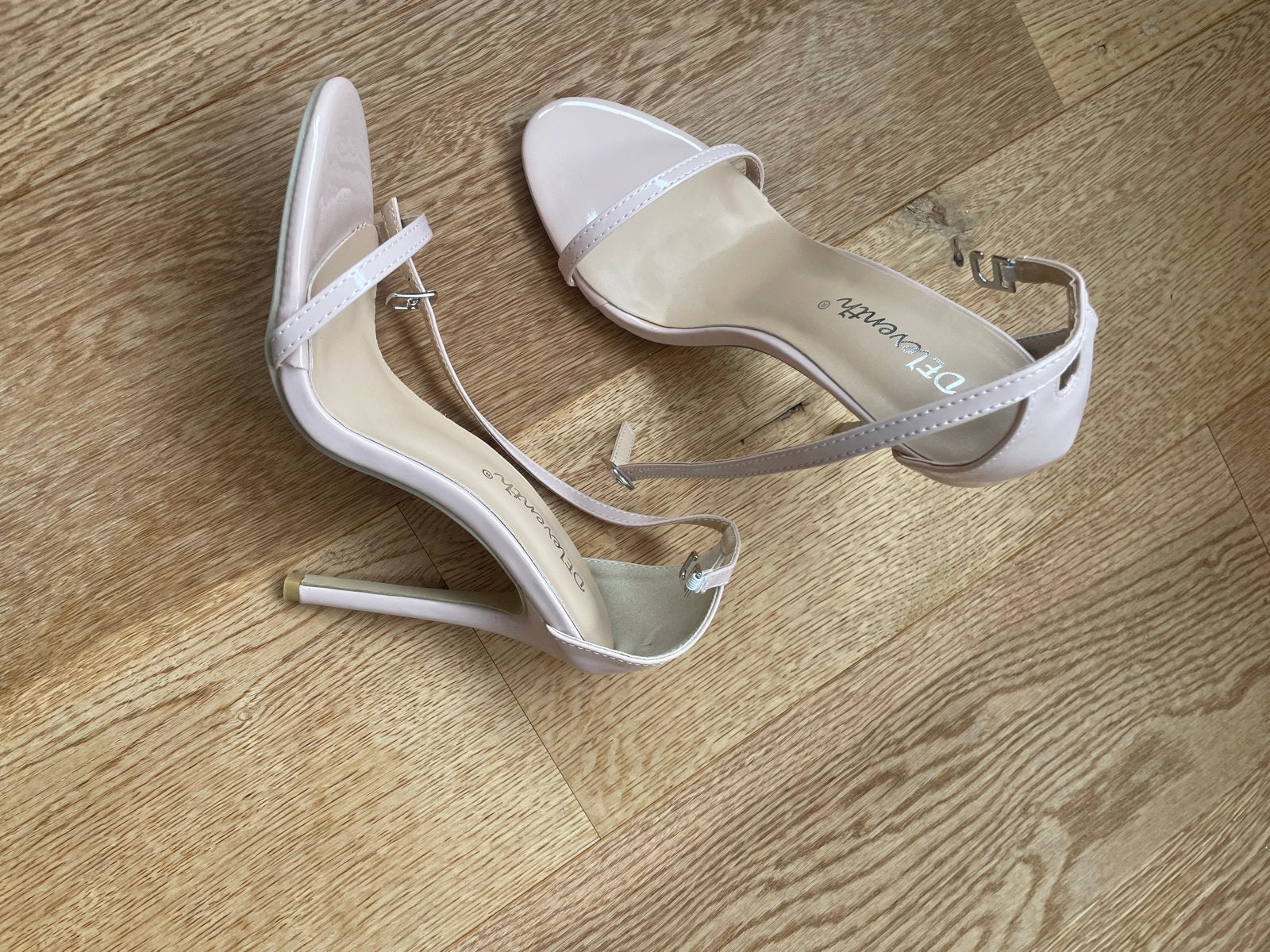 Nieuwe nude hakken - maat 37, Ophalen of Verzenden, Nieuw, Beige, Schoenen met hoge hakken