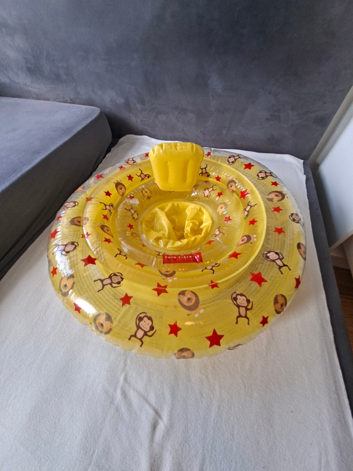 Gele baby zwemband met aapjes en sterren, Gebruikt, Overige merken, Zwemband, Ophalen of Verzenden