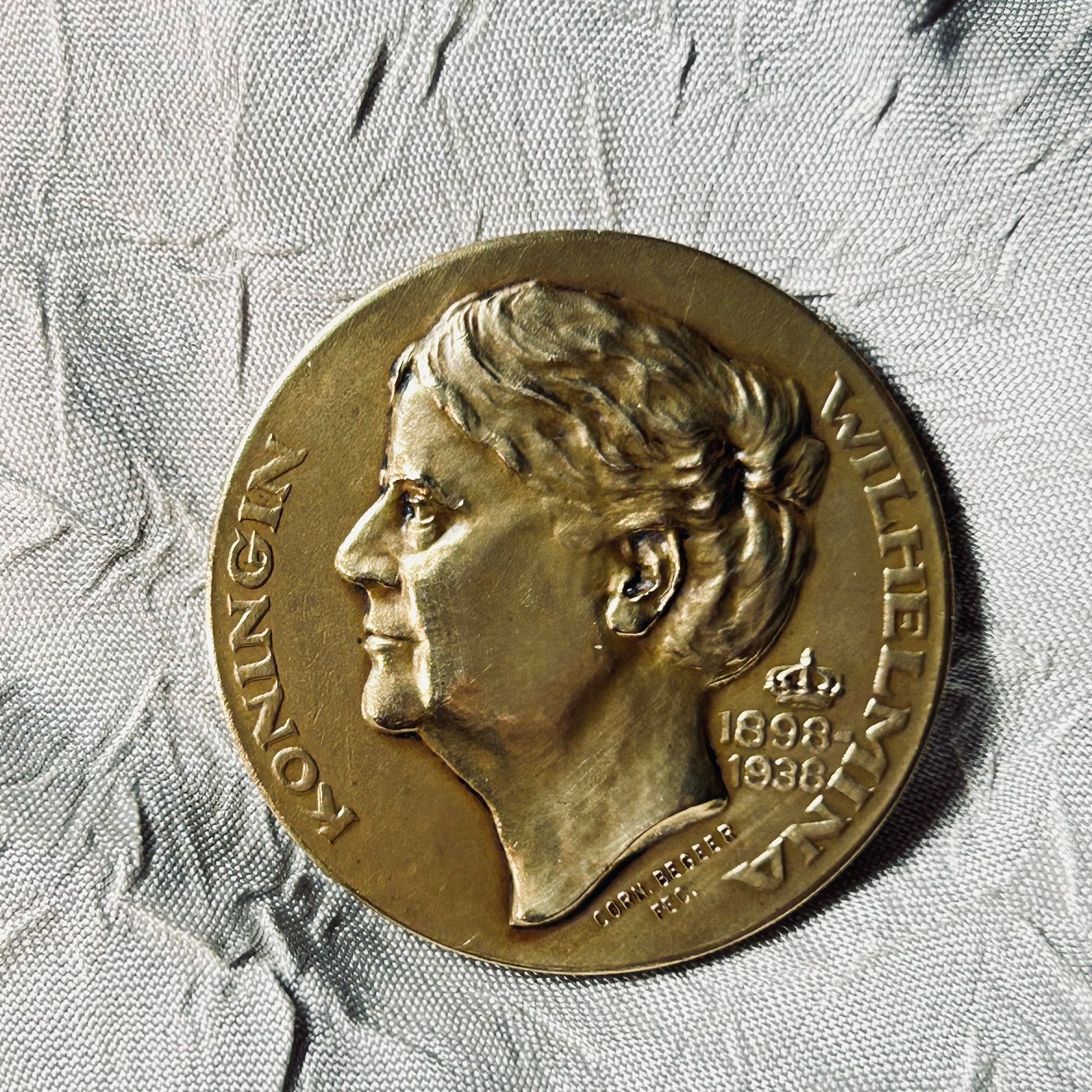 Brons herdenkingspenning 40 jr. jubileum Wilhelmina 1898/38, Ophalen of Verzenden, Overige materialen