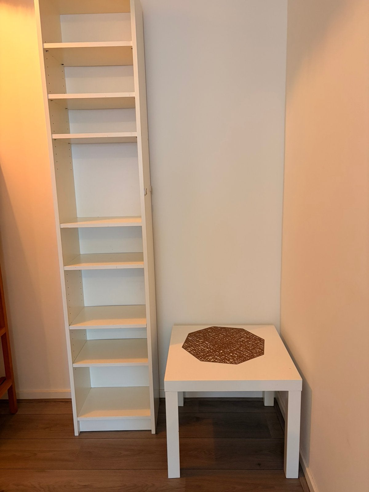 White Tall Bookcase / Storage Shelf + White Side Table, Ophalen, Zo goed als nieuw, Rechthoekig, 50 tot 100 cm
