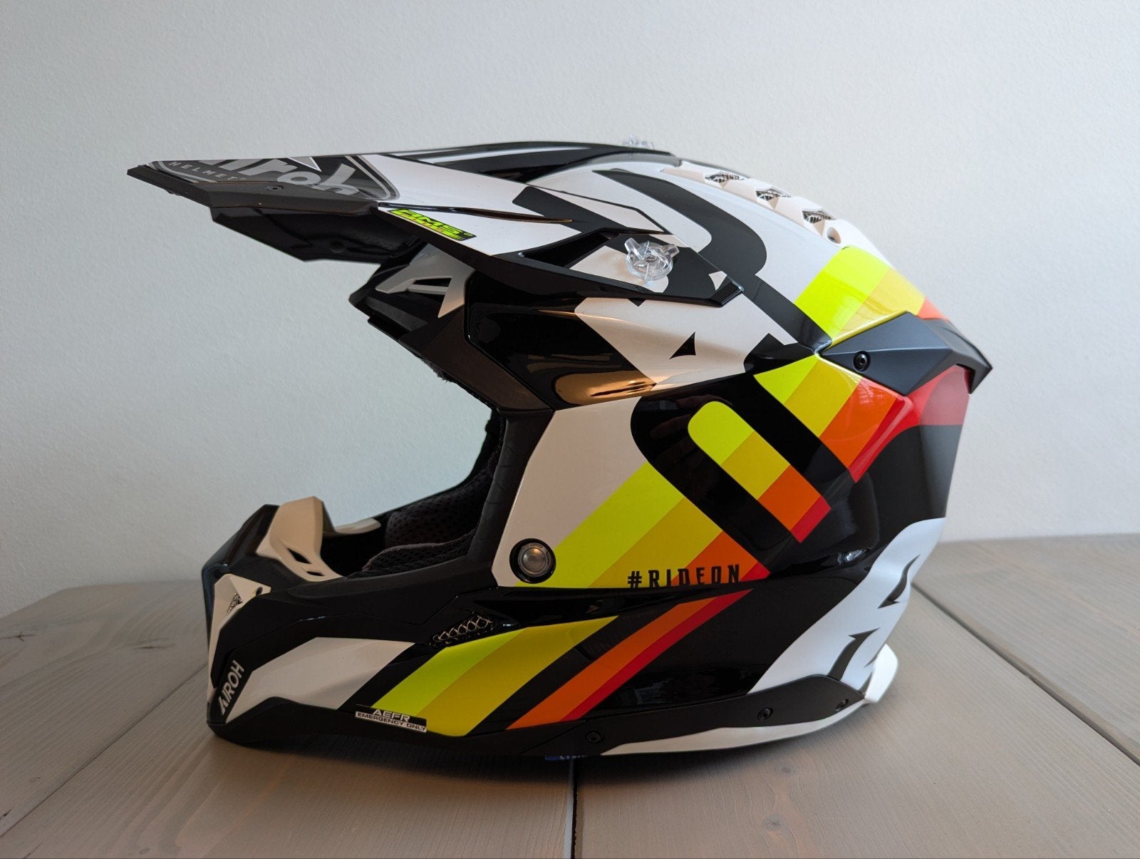 Airoh Aviator 3 Rainbow XL, Overige merken, Offroadhelm, Dames, XL