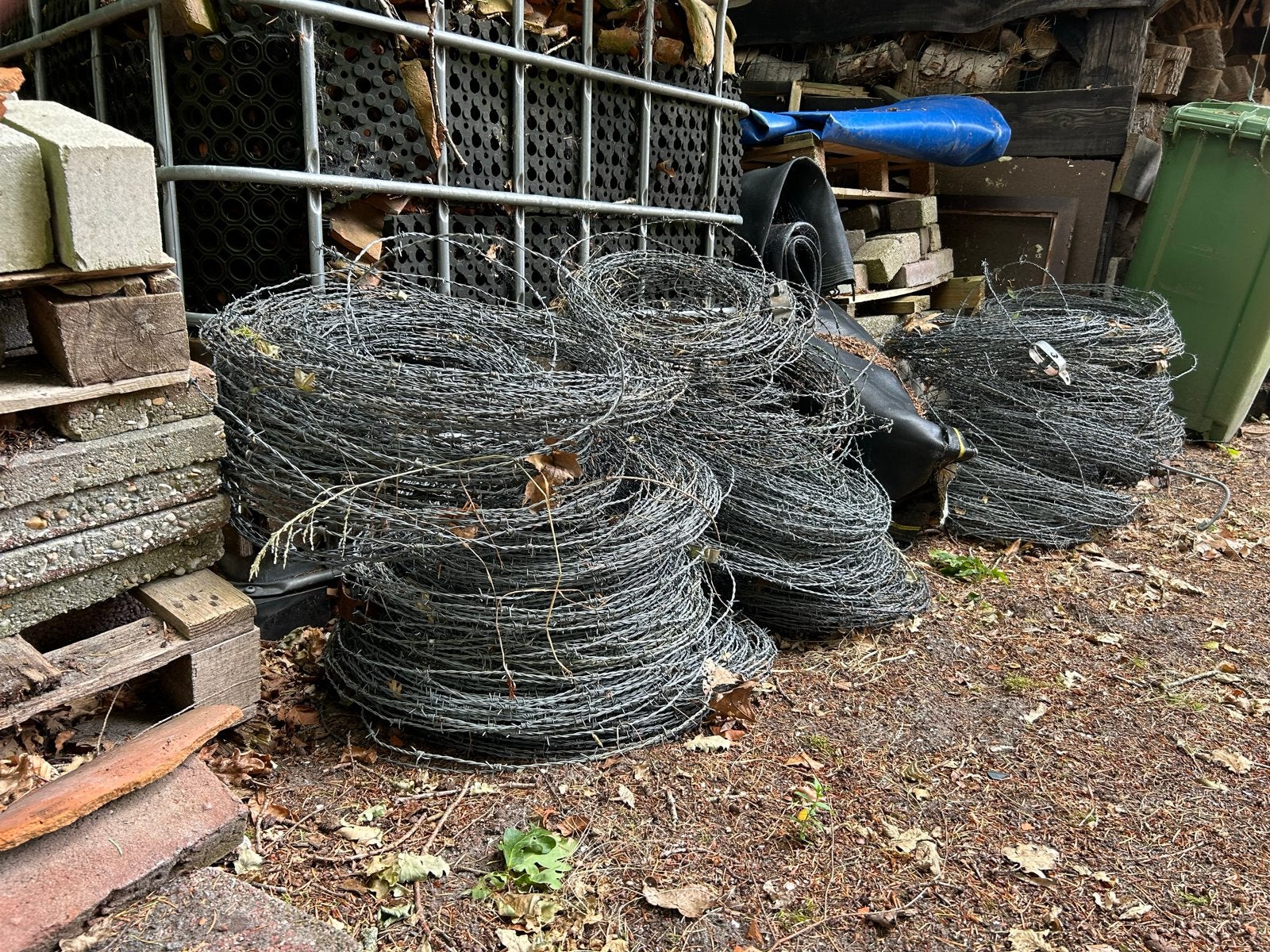 Gebruikt prikkeldraad - Diverse rollen beschikbaar, Tuin en Terras, Ophalen, Gebruikt, 20 meter of meer, Prikkeldraad