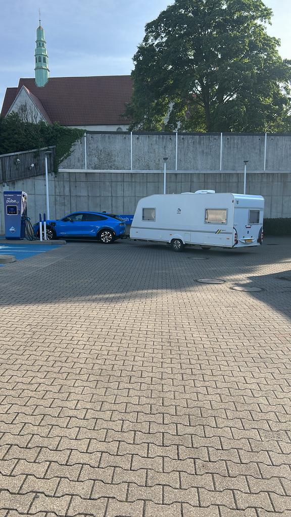 Knaus Sport 500 UK6 | 6-per | Dakairco + Mover | Zeer netjes, Omvormbare zithoek, Treinzit, 750 - 1000 kg, Particulier