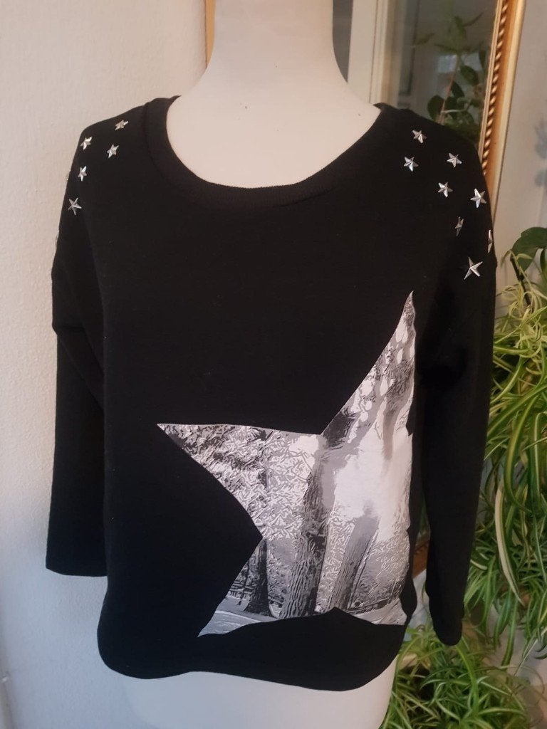 Dames sweater, mt M-L. Zwart met sterretjes, Kleding | Dames, Truien en Vesten, Ophalen of Verzenden, Gedragen, Maat 38/40 (M)