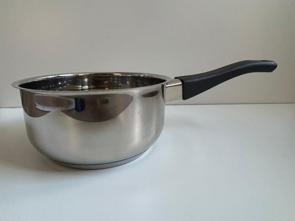 Sola: steelpan (klein) 14 cm binnenmaat 7 cm hoog - Nieuw, Ophalen of Verzenden, Nieuw, Rvs, Kookpan of Snelkookpan