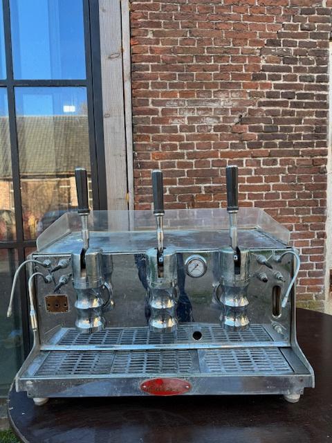 Zeldzame Astoria G62 Eureka espressomachine 3-groeps, Gemalen koffie, Espresso apparaat, 10 kopjes of meer, Niet werkend