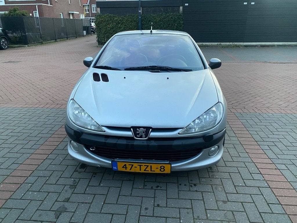 Peugeot 206 2.0 16V CC | Stoelverwarming | Airco | Carplay, Auto's, 136 pk, Zwart, Cabriolet, 4 stoelen