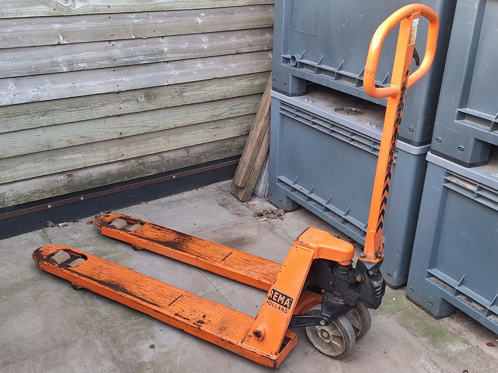 Rema pompwagen 2500 kg, Ophalen