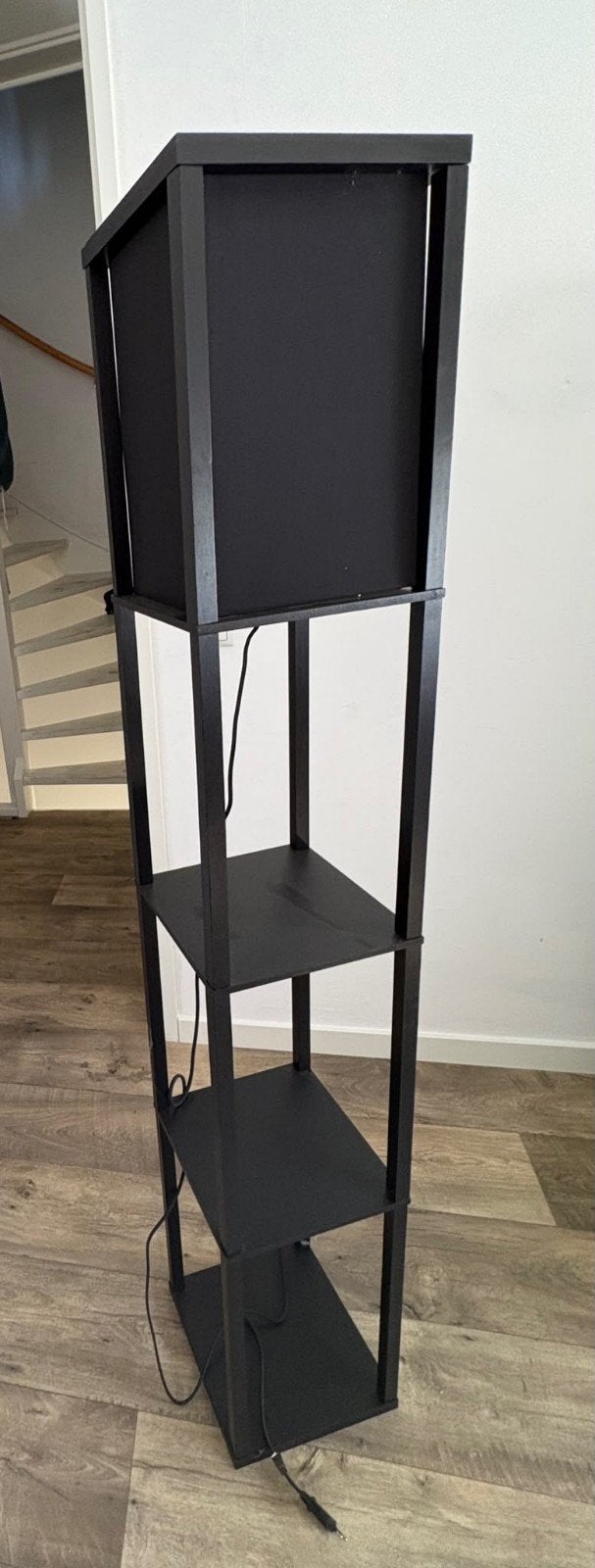 Zwarte staande lamp met planken - Modern design, Huis en Inrichting, Ophalen, Gebruikt, E27 (groot), Modern