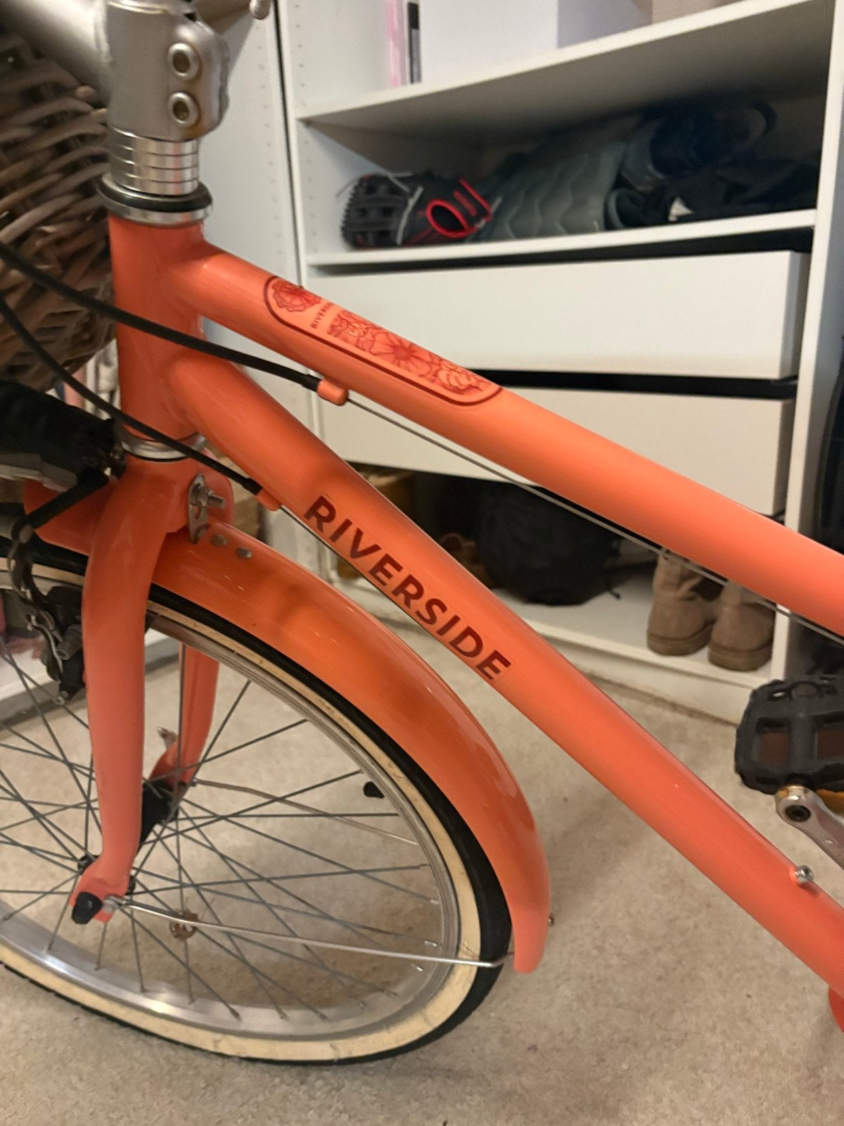 Oranje Riverside fiets met mand, Fietsen en Brommers, Fietsen | Dames | Damesfietsen, Gebruikt, Velgrem, Versnellingen, Minder dan 47 cm