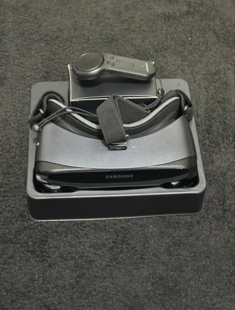 Samsung Gear VR met controller, Spelcomputers en Games, Virtual Reality, Ophalen of Verzenden, Gebruikt, VR-bril, Telefoon