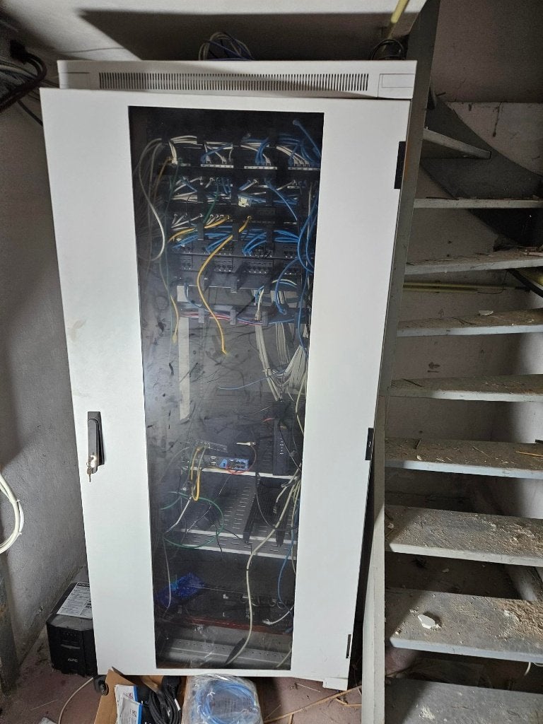 serverkast, Ophalen, Zo goed als nieuw