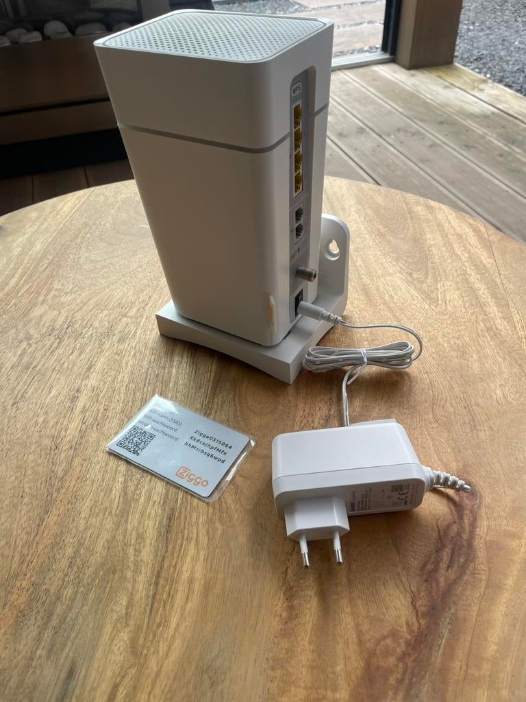 Arris  SmartWifi Gigabit modem/router, Computers en Software, Routers en Modems, Zo goed als nieuw, Router met modem, Ophalen