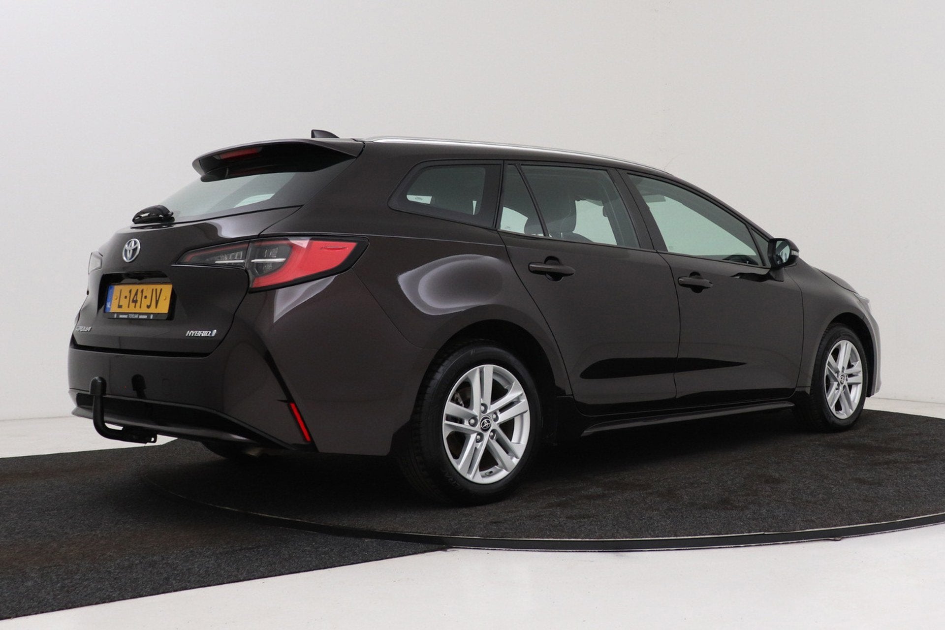 Toyota Corolla Touring Sports 1.8 Hybrid Active | Org NL | T, 1345 kg, Gebruikt, 4 cilinders, Bruin
