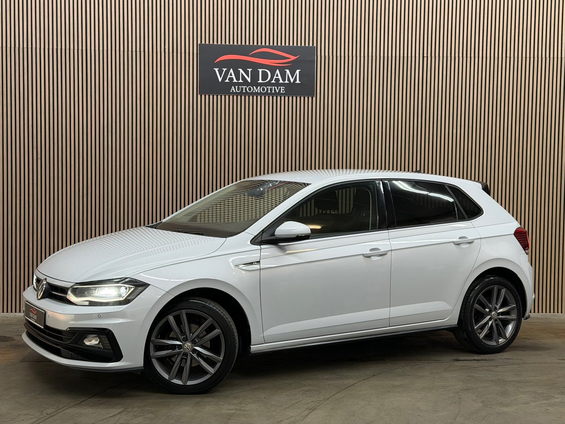 Volkswagen Polo 1.6 TDI R-Line 2019 DSG LED CRUISE CLIMA CAR, Auto's, Dealer onderhouden, 1203 kg, Gebruikt, Alcantara